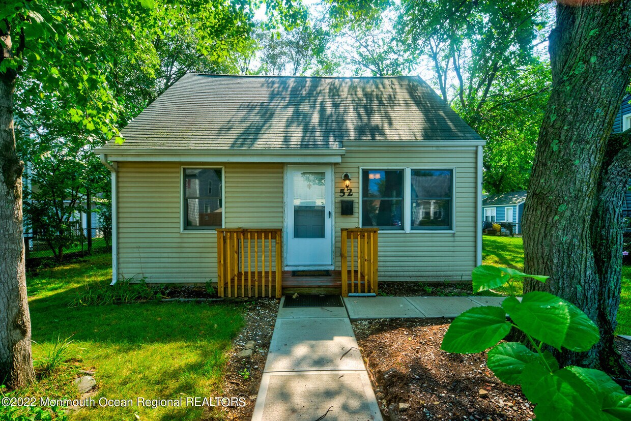 52 Compton Ave, Hazlet, NJ 07730 House Rental in Hazlet, NJ