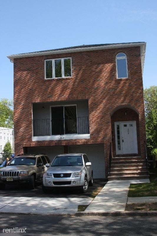 Building Photo - 548 Central Ave