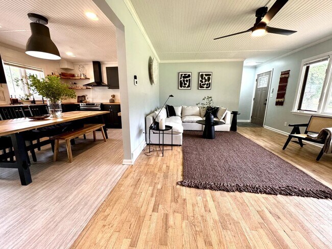 Foto del edificio - 6-8 months fully furnished 4-bedroom, 1.5 bathroom
