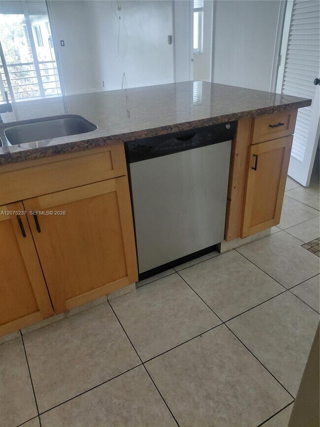 Foto del edificio - 5495 NW 10th Ct