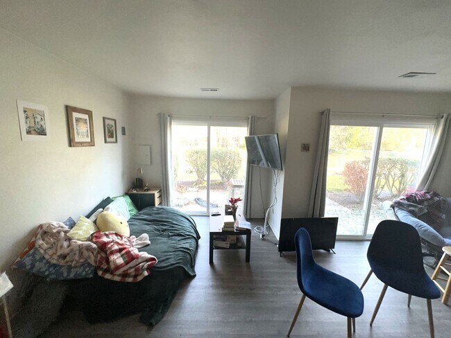 Foto del edificio - 3 bedroom / 1.5 bathroom. The Midlands