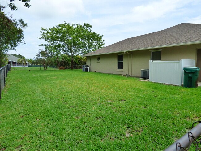 Foto del edificio - 121 SW Saratoga Ave