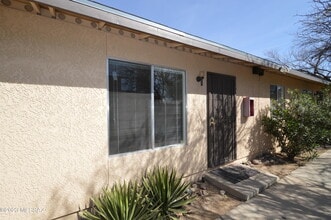 Building Photo - 2736 N Orchard Ave