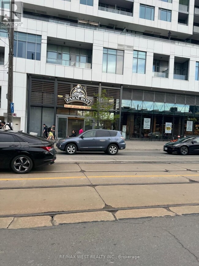 Building Photo - 27 Bathurst St