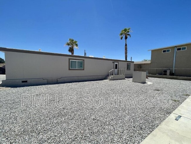Building Photo - 437 Riverfront Dr