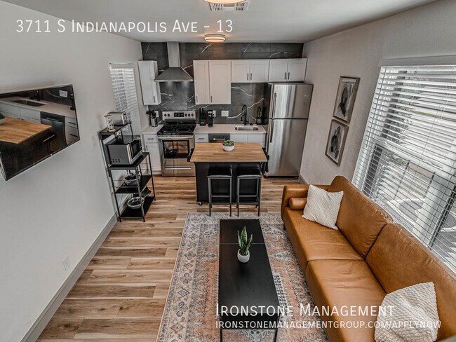 Foto del edificio - FULLY FURNISHED 1/1 ALL BILLS PAID MONTHLY...
