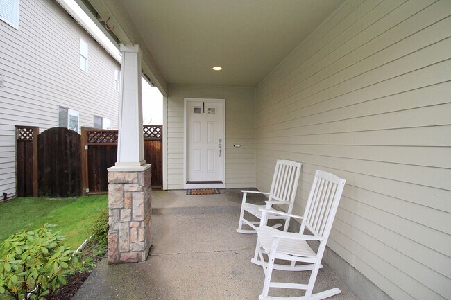Foto del edificio - Delightful Newer Construction 3 Bed/2.5 Bath Home in Tranquil Beaverton Neighborhood