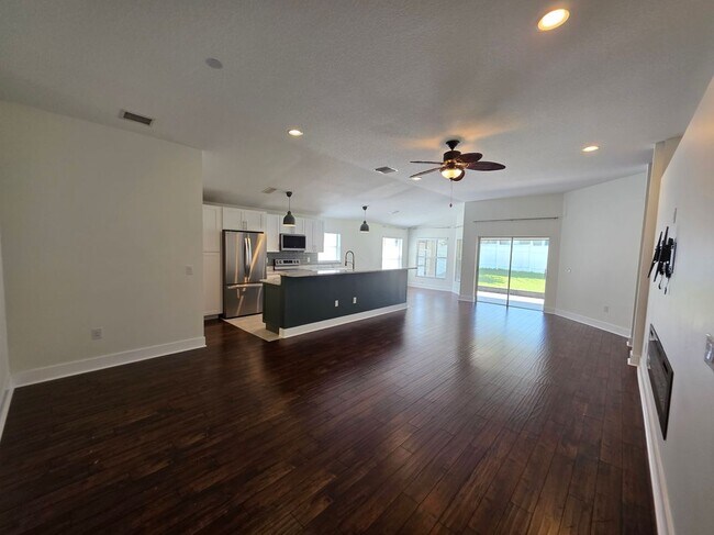 Building Photo - 730 Straw Lake Dr