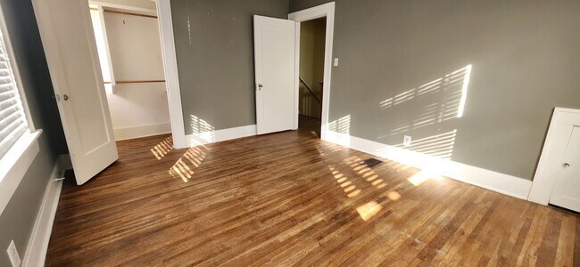 Foto del edificio - 3 Bedroom 1.5 bath Duplex