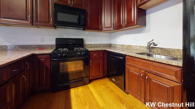 Building Photo - 10 Cherokee St