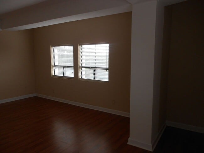 Building Photo - Cozy 2 Bedroom Apartment - Walk to UGA Campus!