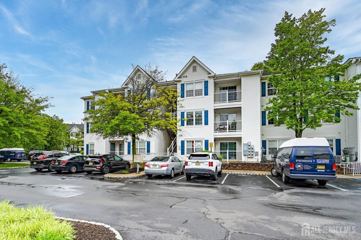 Building Photo - 1331 Waterford Dr