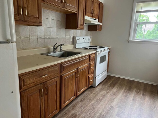 Building Photo - 418 NY-376