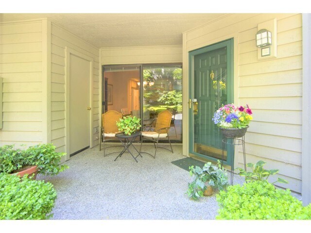 Welcome home! - 1344 Bellevue Way NE