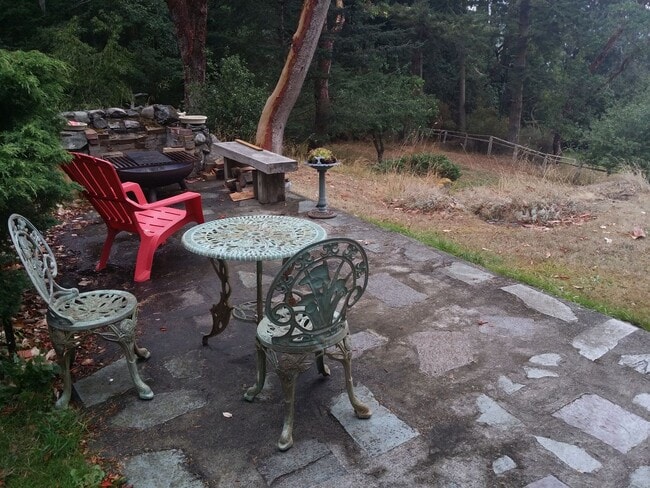 Building Photo - Original Farmhouse Homestead