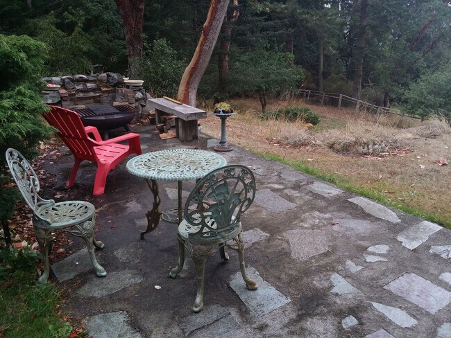 Foto del edificio - Original Farmhouse Homestead