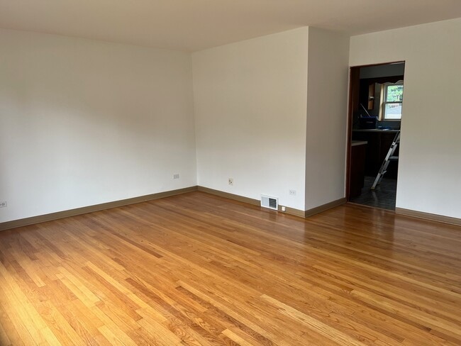 Building Photo - 498 W 3rd St