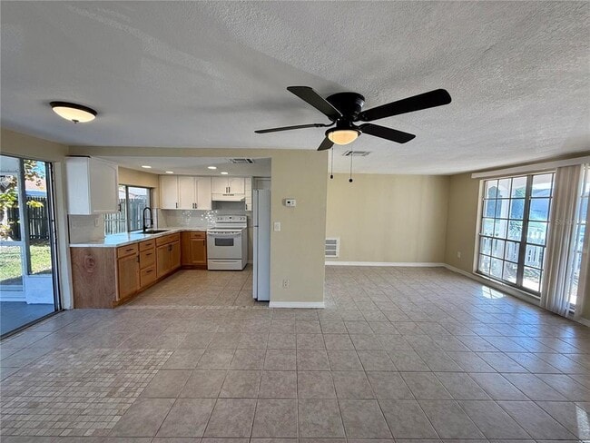 Foto del edificio - 3931 Claremont Dr