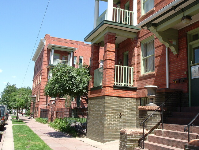 Building front entrance - 1356 N Pearl St