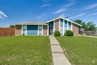 Building Photo - 2501 Trailridge Dr