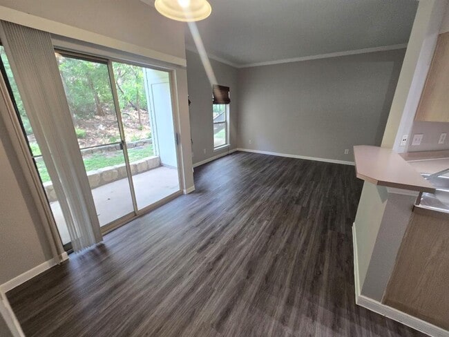 Building Photo - 6000-14 Shepherd Mountain Cove