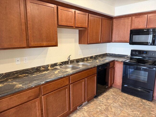 Building Photo - Beautiful 3 Bed 2.5 Bath 2 Car Garage