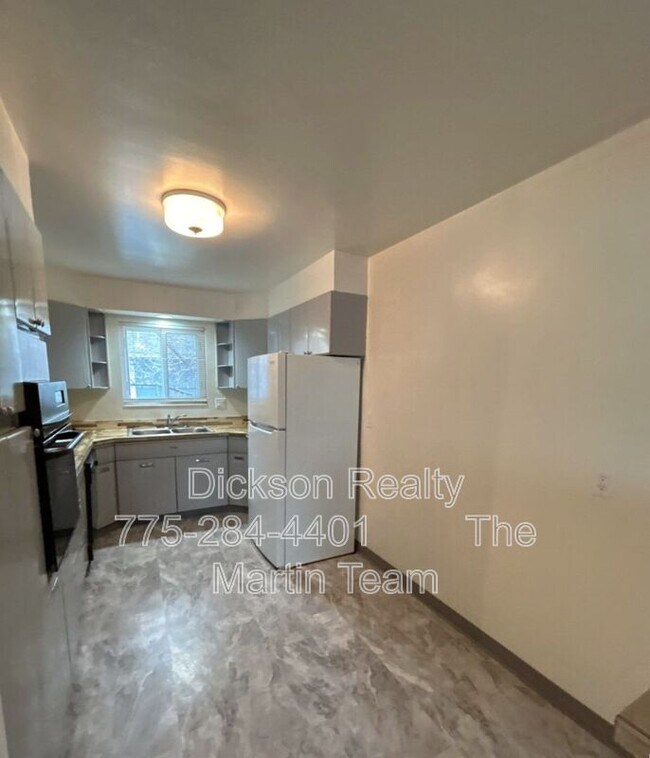 Building Photo - 240 18th St