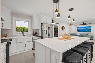 Building Photo - 9165 SE Yacht Club Cir