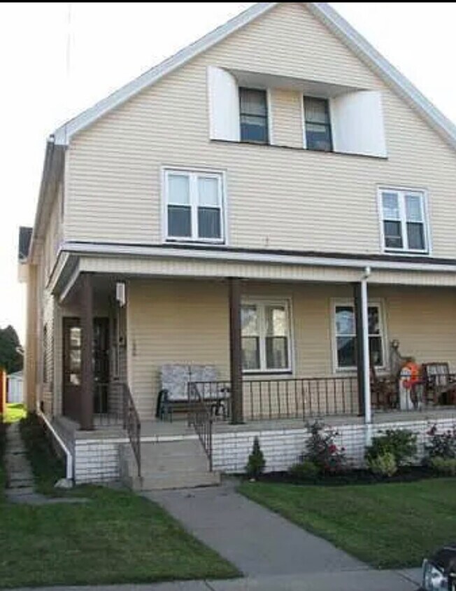 Primary Photo - 126 E Taylor St