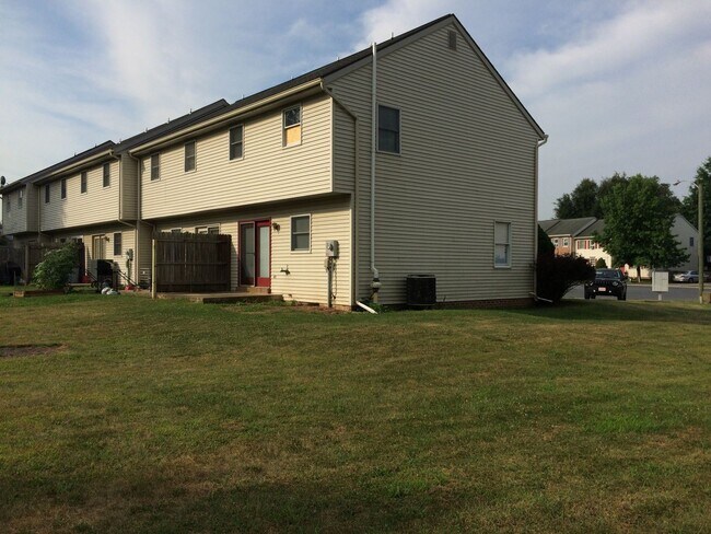 Foto del edificio - 3 br, 1.5 bath House - 40 CRANFIELD COURT