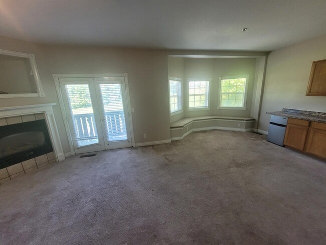 Building Photo - 350 N Fairway Dr