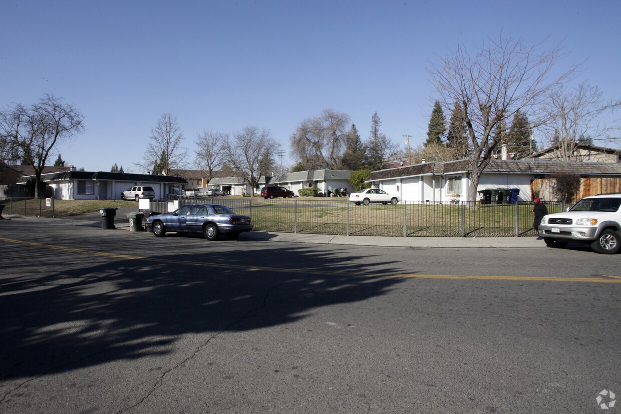 Building Photo - 3911 Annadale Ln