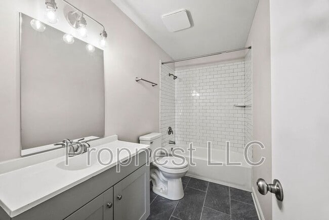 Building Photo - 2016 N Gregg Ave