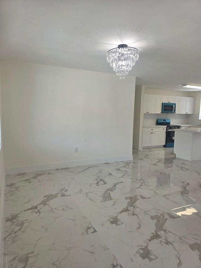 Building Photo - 443 NW 23rd Pl