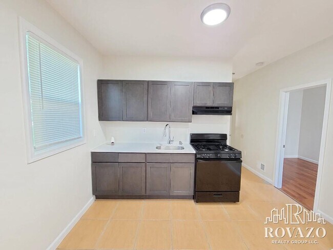 Building Photo - 364 21st St