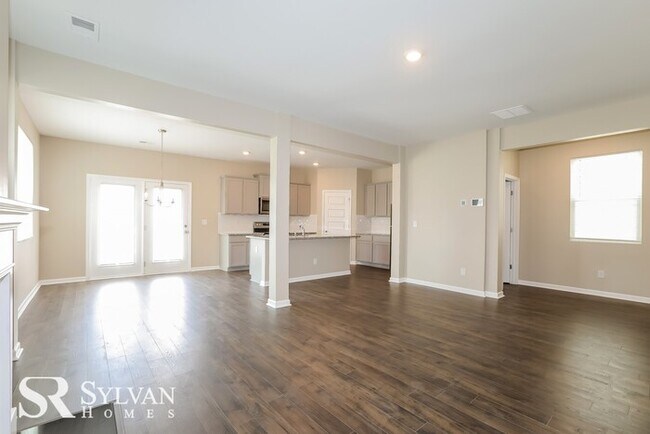 Building Photo - This spacious 4 BR 2.5BA home