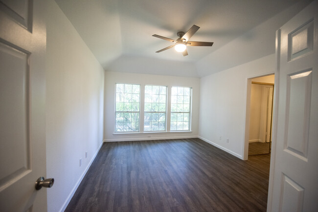 Master Bedroom - 5016 Quail Creek Dr