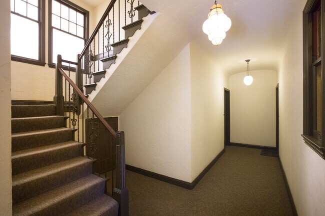 Building Photo - 120 Parker Ave