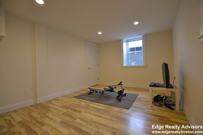 Building Photo - 136 Summer St