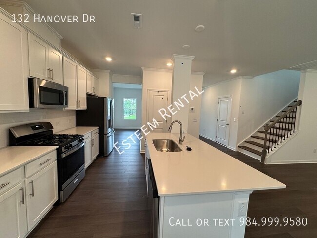 Building Photo - 132 Hanover Dr
