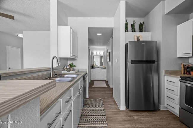 Photo - 250 S Elizabeth Way Apartment