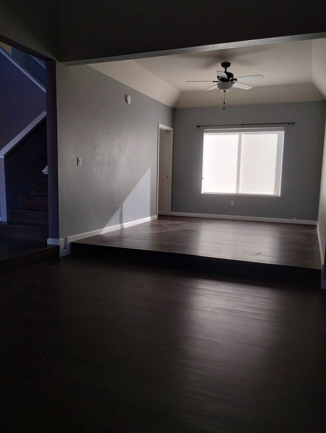 Building Photo - Executive Style Pet Friendly home