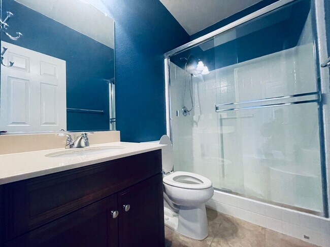 Building Photo - Charming 5 Bedroom 3 Bathroom Home with So...