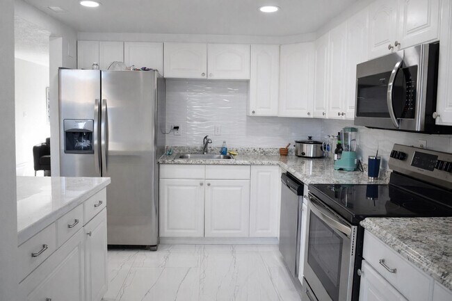 Building Photo - 8401 W Sample Rd