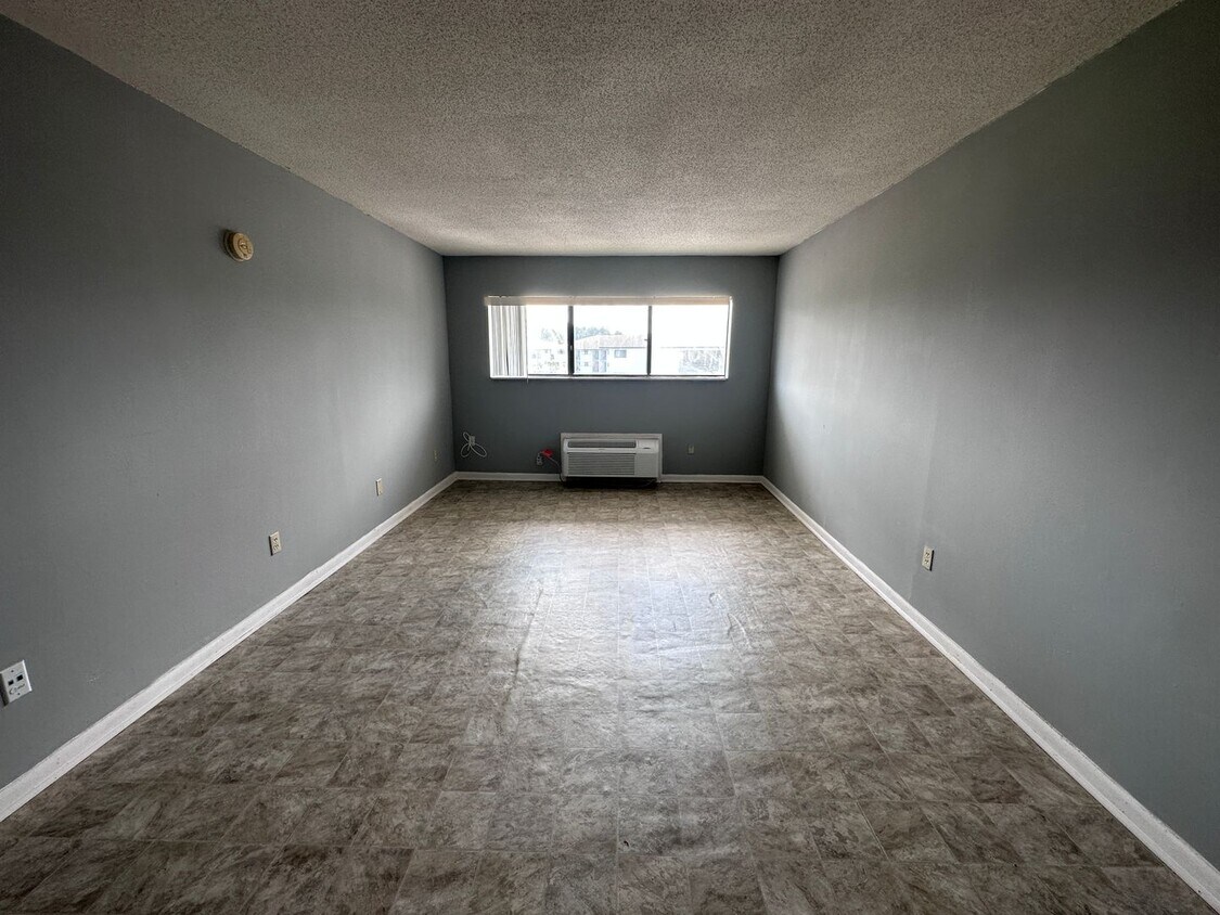 Building Photo - 1 Bedroom Condo