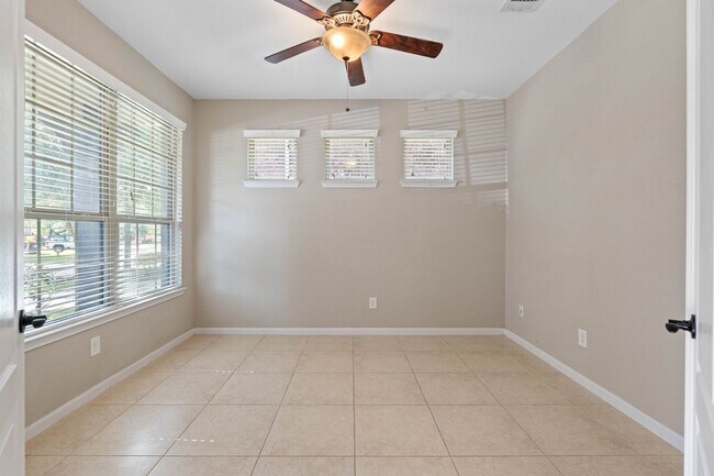 Building Photo - 208 Forest Peak Way