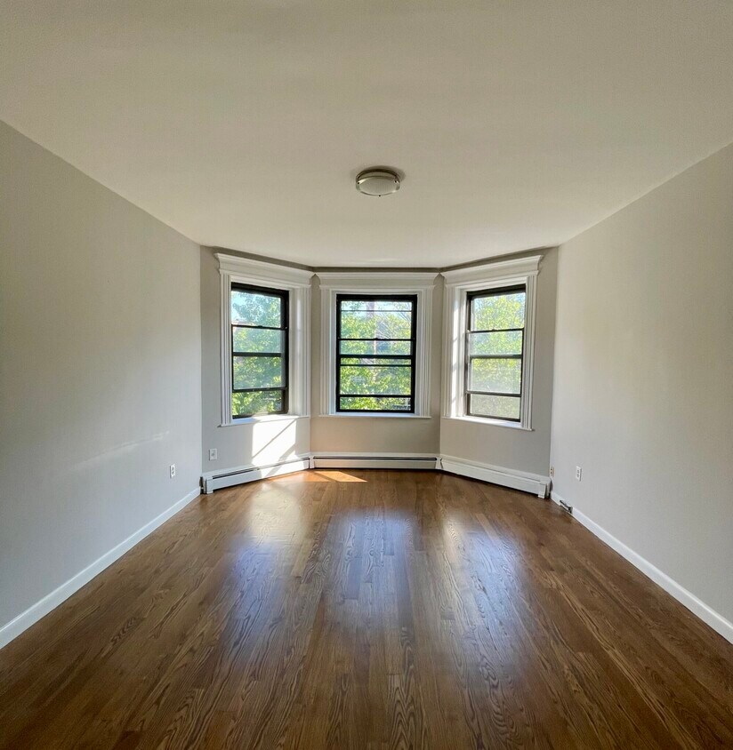 Foto principal - 232 Harvard St