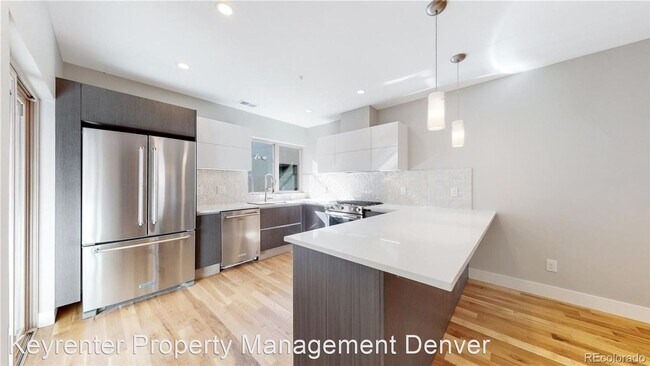 Building Photo - 3 br, 2.5 bath House - 1930 Grove St Unit 3