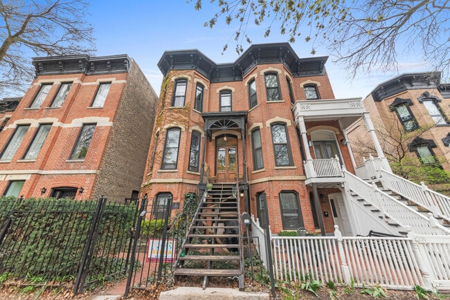Building Photo - 2050 N Bissell St