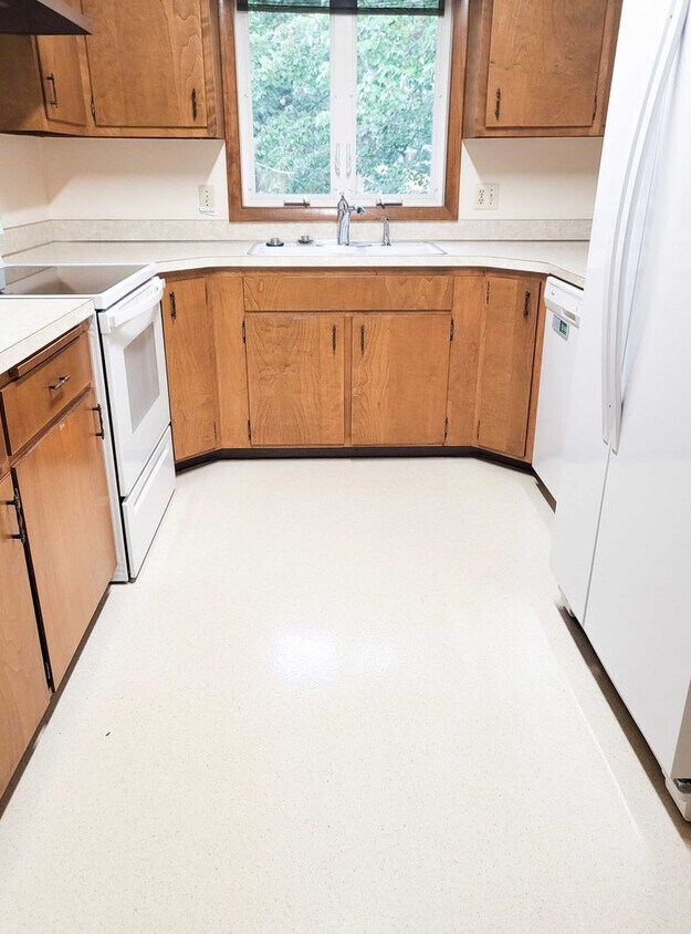 Foto del edificio - 4872 Elmwood St